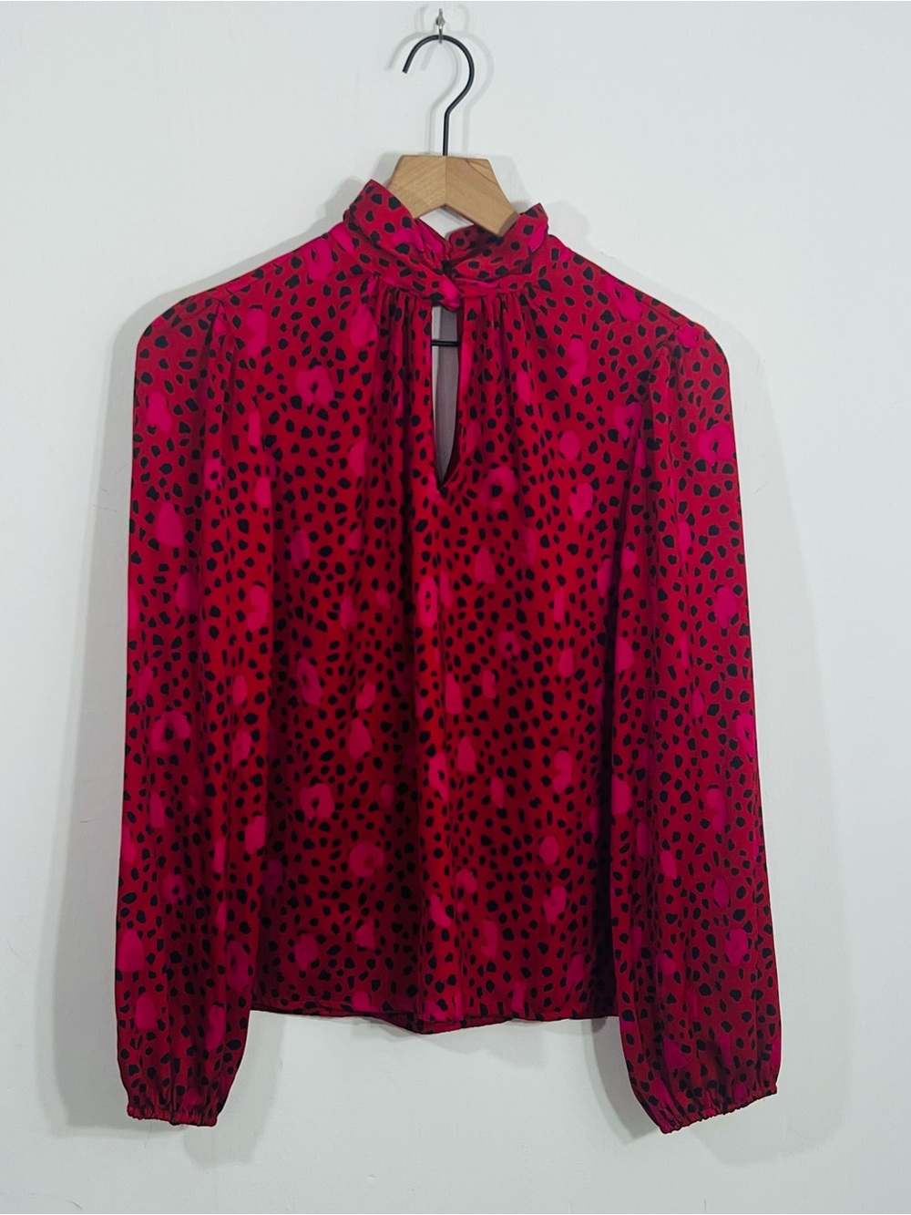 Nine West Gorgeous Long Sleeve Keyhole High Neck And Back Dots Light Weight Sz S